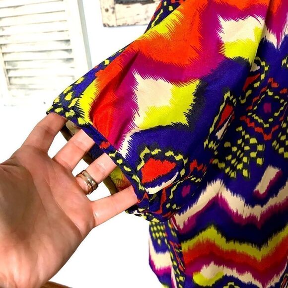 Fun & Funky Lightweight Blouse by Forever 21 - Picture 3 of 9